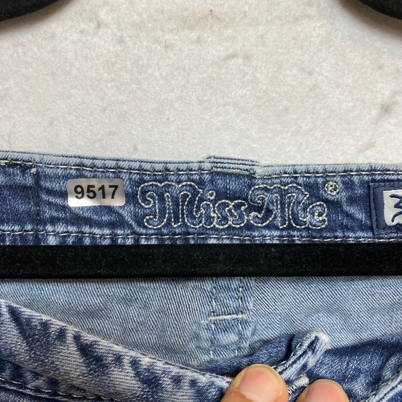 Miss Me Mid-Rise Easy Short Size 32 Blue Denim Embellished Distressed EB447EFH5 - Picture 2 of 8